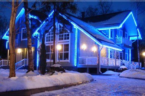 Как сделать новогоднюю подсветку дома красиво